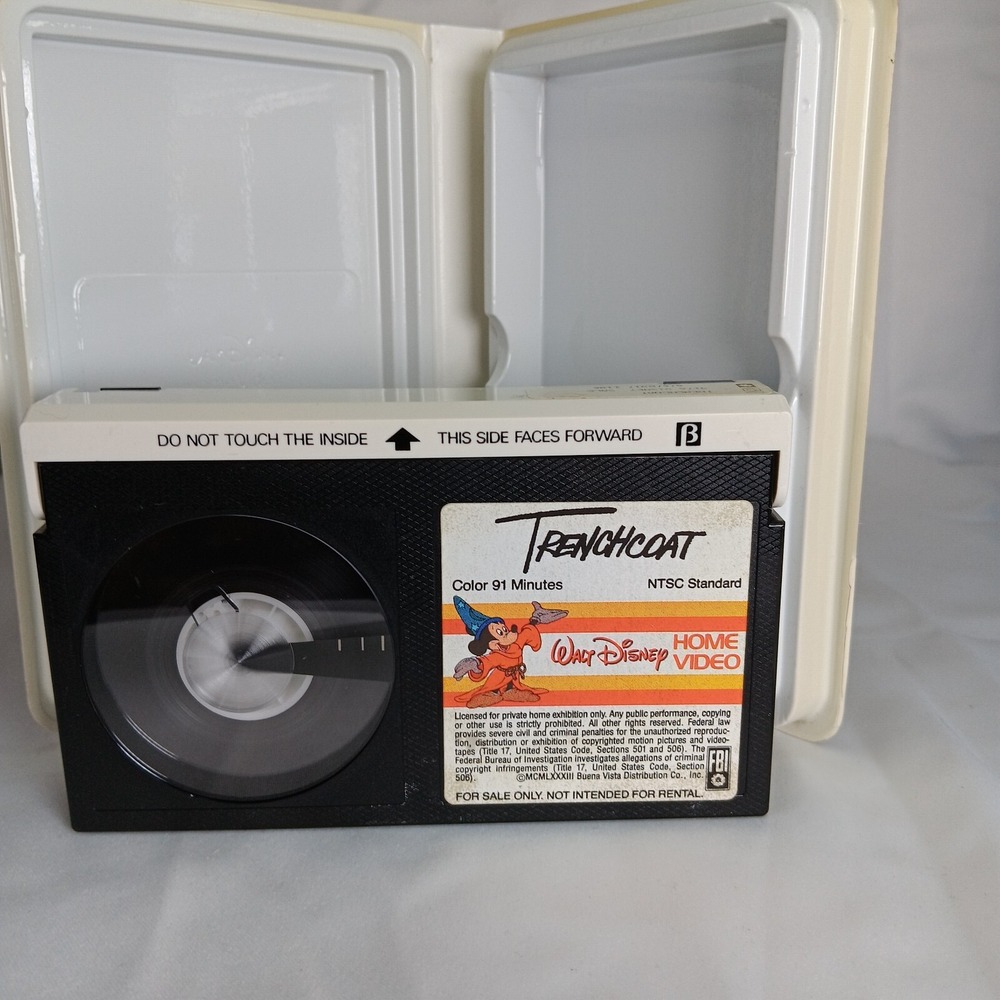 Trenchcoat 1983 Betamax Beta Tape‎ Margot Kidder Robert Hays Walt Disney Mystery - Picture 4 of 6